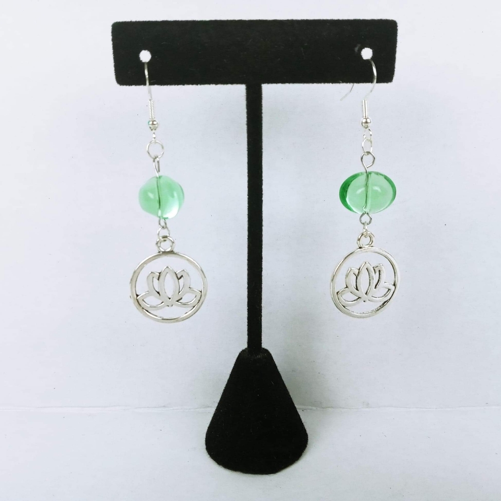 Simple Lotus flower earrings green glass beads new age yoga chakras - Picture 3 of 3
